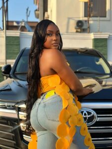 Lizzy Gold Biography 